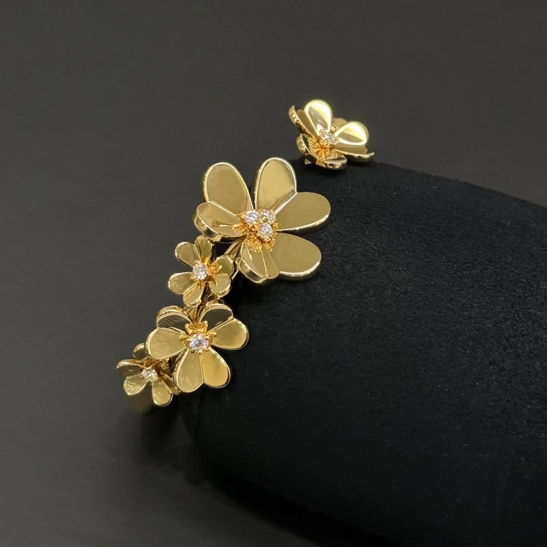Van Cleef & Arpels Bracelet - Alhambra Design